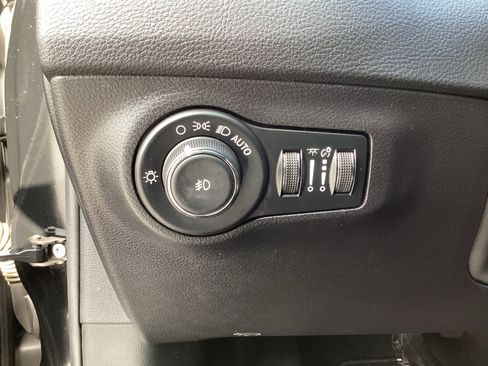 Used 2020 Jeep Compass Latitude FWD image 21