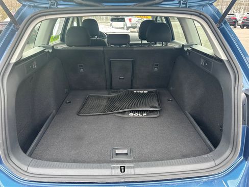 Used 2017 Volkswagen Golf S image 6