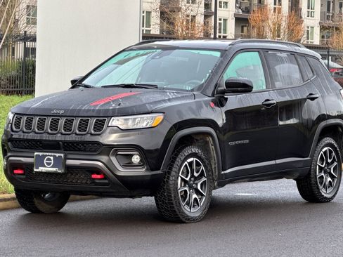 Used 2024 Jeep Compass Trailhawk image 7