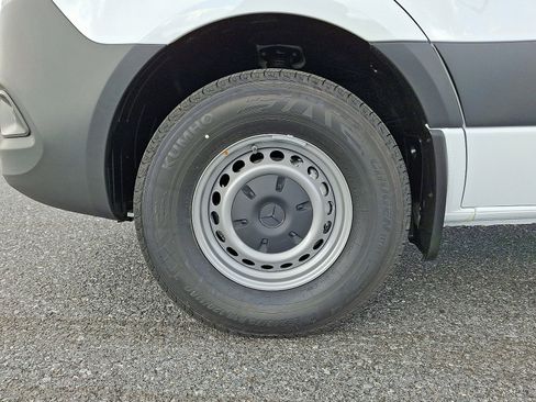 Used 2026 Mercedes-Benz Sprinter 2500 image 9