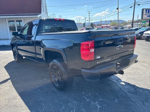 Used 2017 Chevrolet Silverado 1500 LT w/ Midnight Edition image 5
