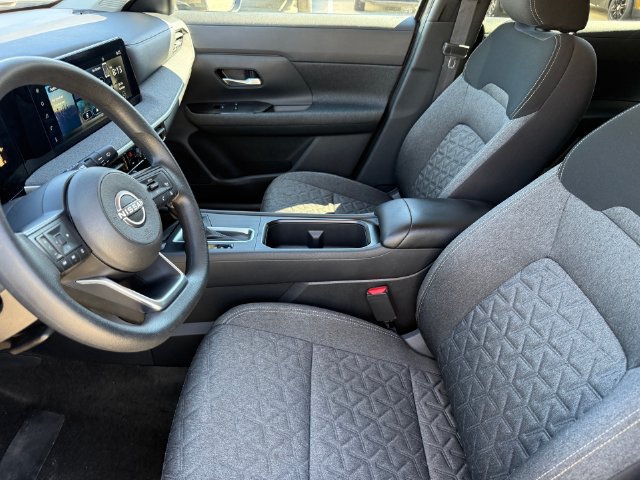 Used 2025 Nissan Kicks SV FWD image 9