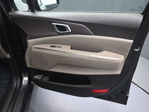 Certified 2025 Kia Carnival SX image 38
