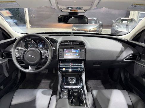 Used 2017 Jaguar XE Premium image 9