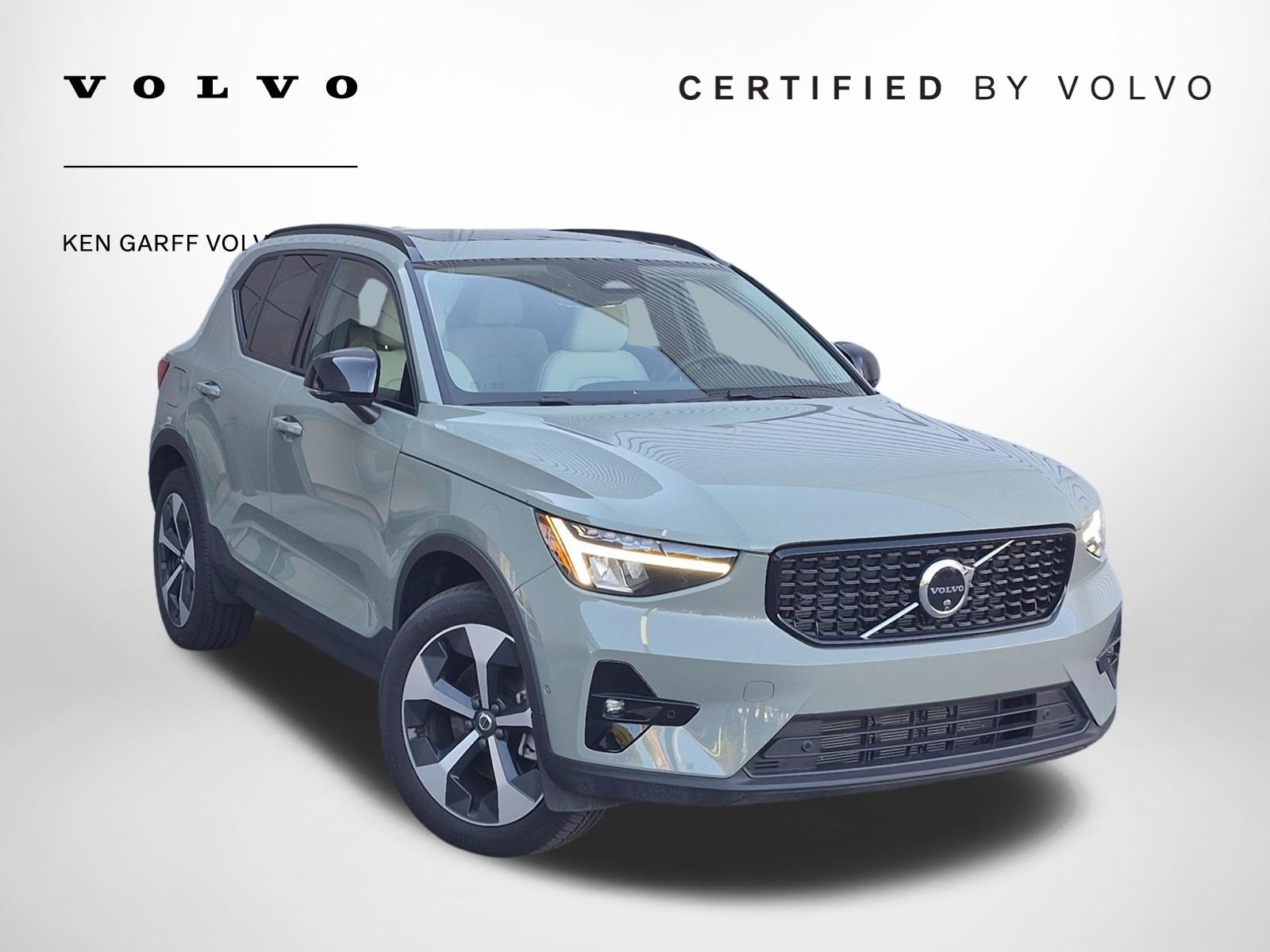 Certified 2025 Volvo XC40 B5 Plus AWD/4WD image 1
