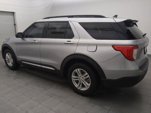 Used 2021 Ford Explorer XLT AWD/4WD image 3