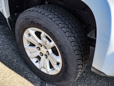 Used 2017 Chevrolet Colorado LT image 40