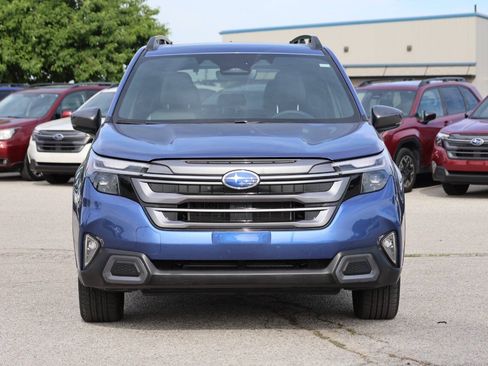 Used 2025 Subaru Forester Limited AWD/4WD image 2