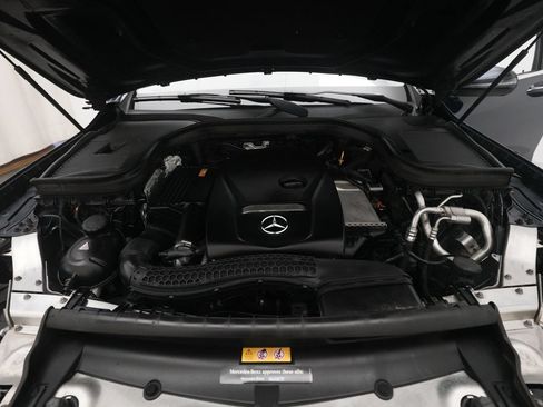 Used 2017 Mercedes-Benz GLC 300 4MATIC image 3