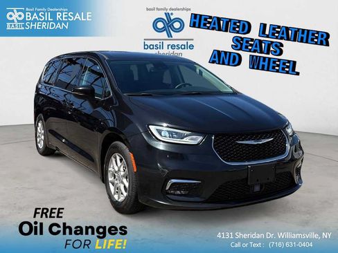 Used 2023 Chrysler Pacifica Touring-L FWD image 1