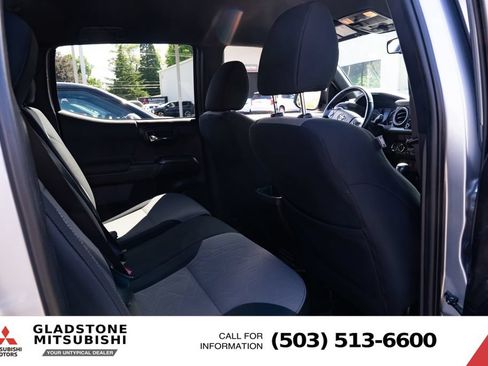 Used 2020 Toyota Tacoma TRD Off-Road AWD/4WD image 26