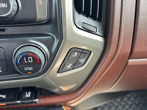 Used 2015 Chevrolet Silverado 1500 High Country w/ High Country Premium Package AWD/4WD image 31