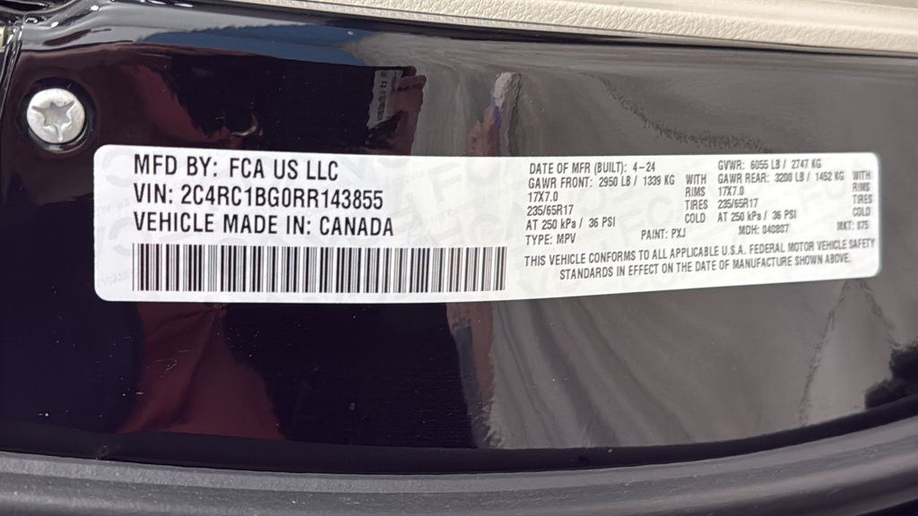 Used 2024 Chrysler Pacifica Touring-L FWD image 29