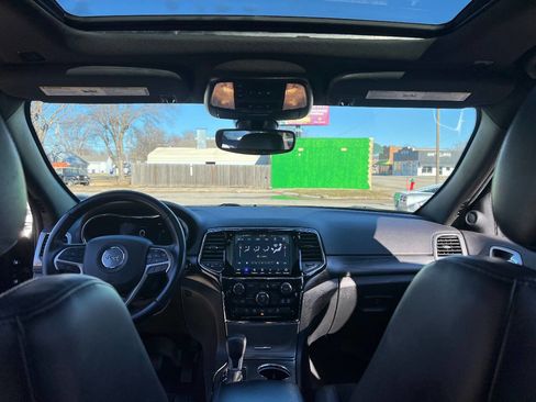 Used 2020 Jeep Grand Cherokee Altitude image 24