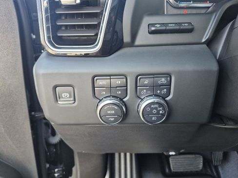 Used 2024 GMC Sierra 1500 Denali Ultimate AWD/4WD image 8