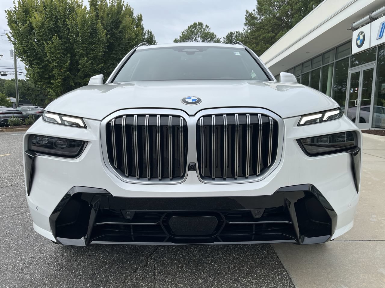 Used 2027 BMW X7 xDrive40i w/ M Sport Package AWD/4WD image 10