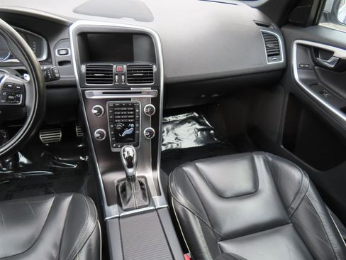 Used 2017 Volvo XC60 T6 R-Design w/ Climate Package image 11