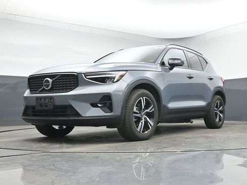 Used 2023 Volvo XC40 B5 Plus w/ Protection Package Premier AWD/4WD image 13
