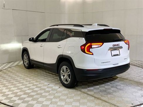 Used 2023 GMC Terrain SLE w/ Driver Convenience Package image 19