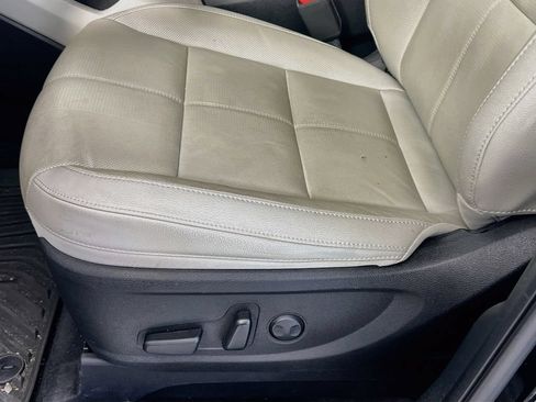 Used 2023 Kia Telluride EX w/ EX Captain's Chair Package FWD image 11