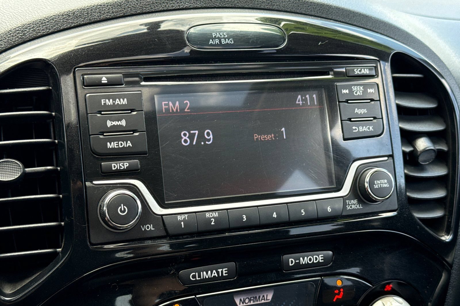 Used 2015 Nissan Juke SV AWD/4WD image 18