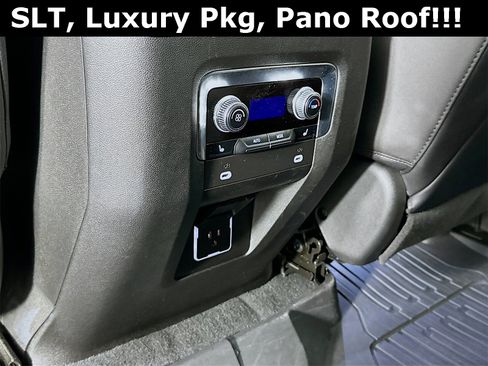 Used 2023 GMC Yukon XL SLT image 28