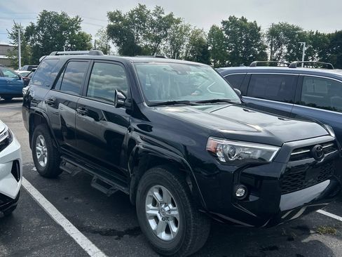 Used 2023 Toyota 4Runner SR5 Premium w/ Moonroof Package AWD/4WD image 2
