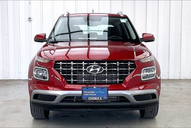 Used 2025 Hyundai Venue SEL FWD image 3