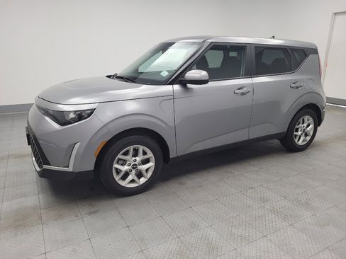 Used 2025 Kia Soul LX w/ LX Technology Package image 2