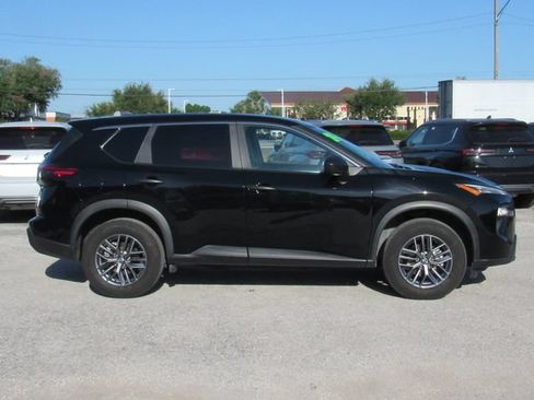 Used 2024 Nissan Rogue S AWD/4WD image 3