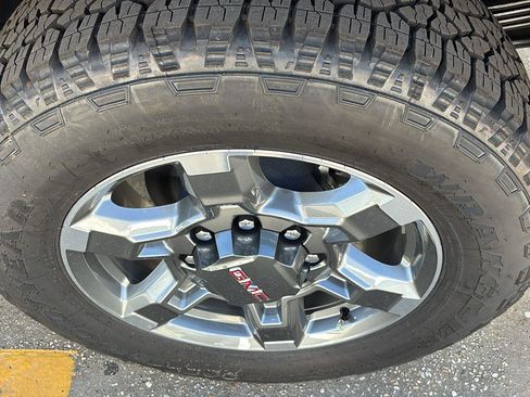 New 2026 GMC Sierra 2500 SLT w/ SLT Premium Package image 12