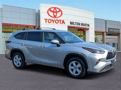 Used 2023 Toyota Highlander LE