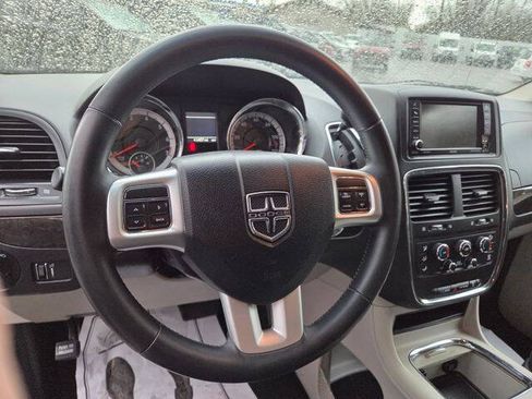 Used 2016 Dodge Grand Caravan SXT w/ Rear Park Assist Package FWD image 16
