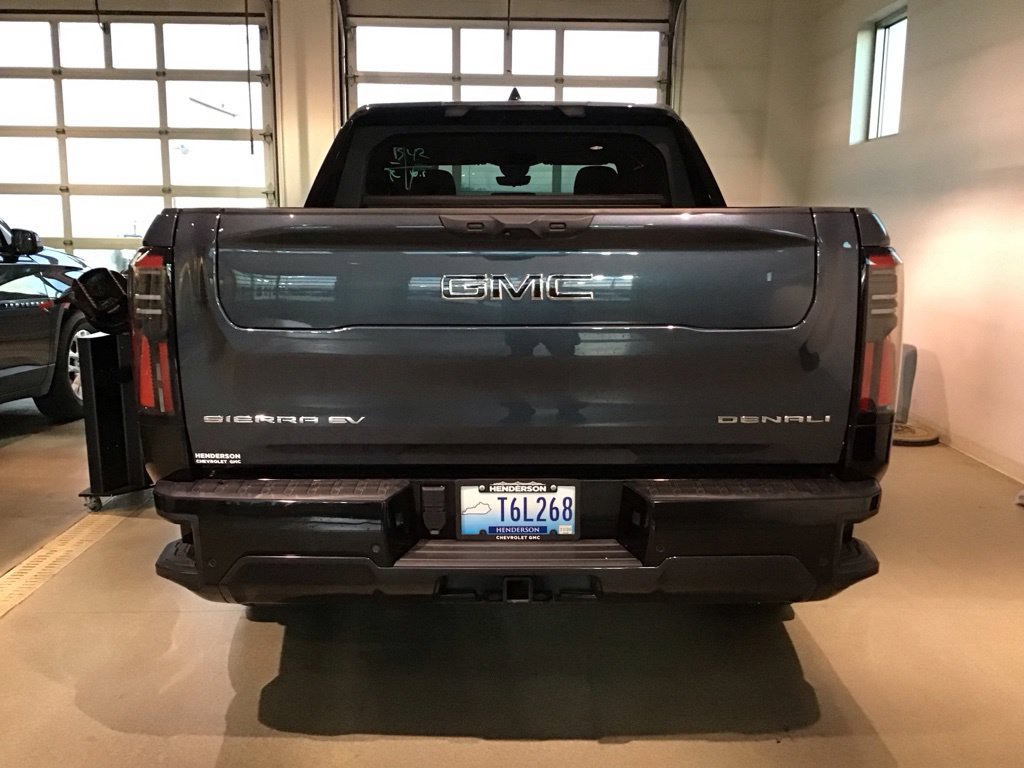 Used 2025 GMC Sierra EV Denali AWD/4WD image 5