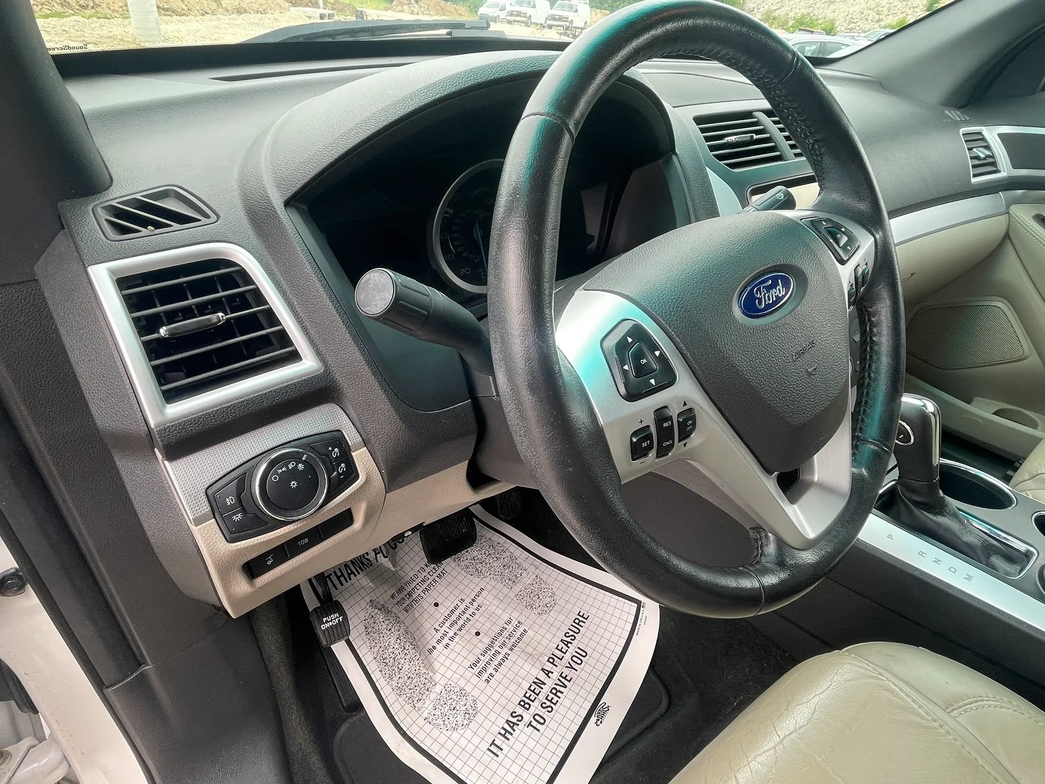 Used 2014 Ford Explorer XLT w/ Equipment Group 202A AWD/4WD image 16