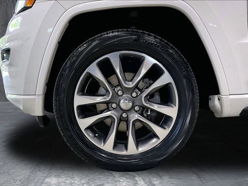 Used 2018 Jeep Grand Cherokee Overland AWD/4WD image 34