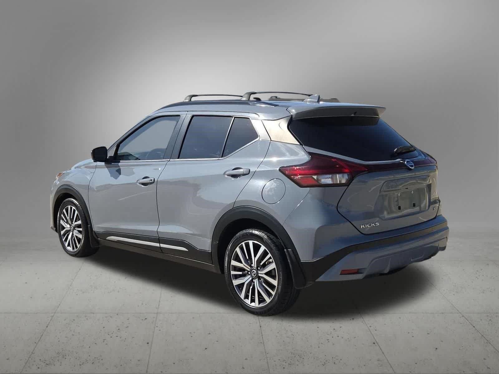 Used 2021 Nissan Kicks SR w/ SR Premium Package FWD image 4