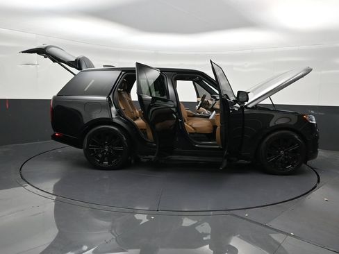 Used 2025 Land Rover Range Rover SE AWD/4WD image 32