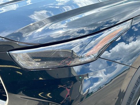 Used 2024 Toyota Highlander XLE FWD image 10