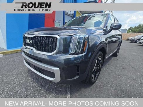Used 2024 Kia Telluride EX w/ EX Captain's Chair Package AWD/4WD image 1