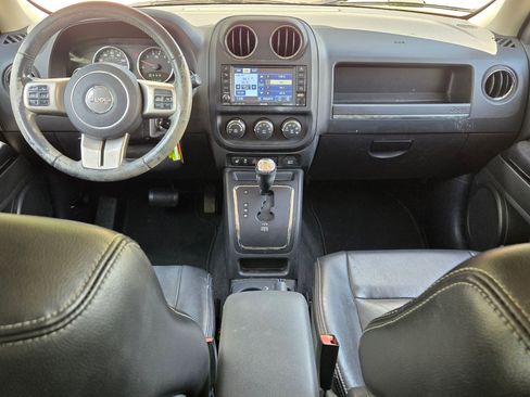 Used 2011 Jeep Patriot Latitude w/ Sun/Sound Group AWD/4WD image 16