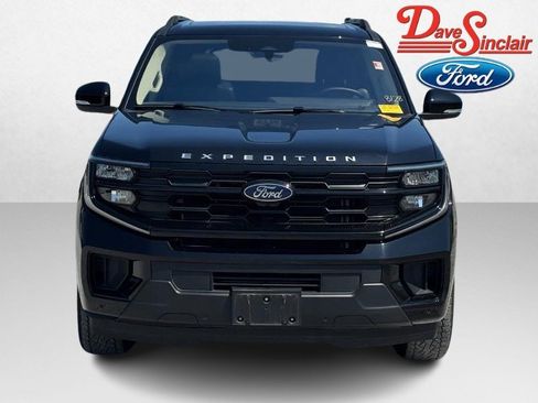 Used 2025 Ford Expedition Active AWD/4WD image 2