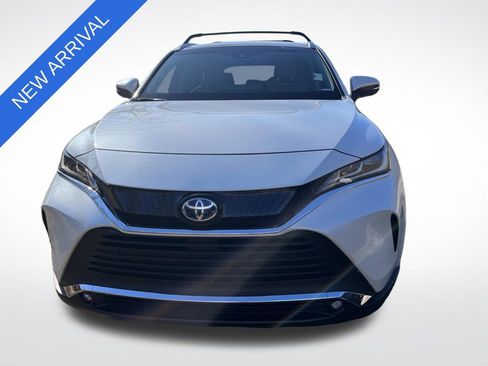 Used 2024 Toyota Venza XLE image 8