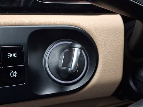 Used 2019 Porsche Cayenne image 23