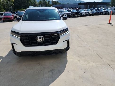 Used 2025 Honda Pilot Black Edition image 3