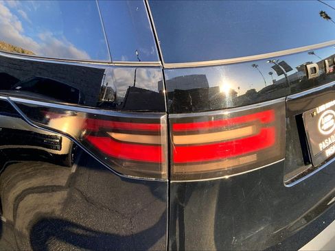 Used 2020 Land Rover Discovery HSE image 26