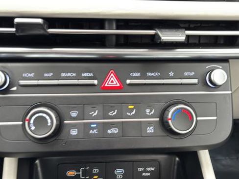Used 2025 Hyundai Tucson SE AWD/4WD image 16