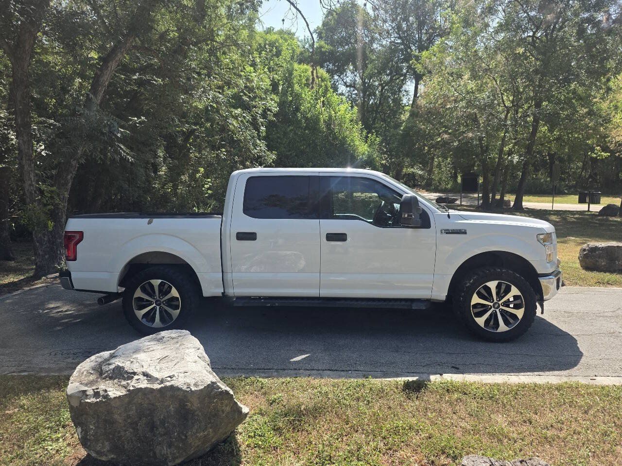 Used 2017 Ford F150 XLT RWD image 3
