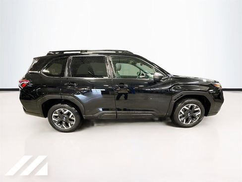 Used 2025 Subaru Forester Premium image 4