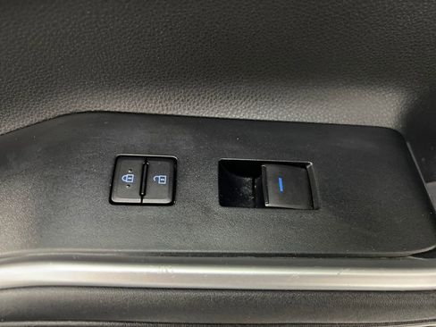 Used 2020 Toyota Highlander XLE image 27